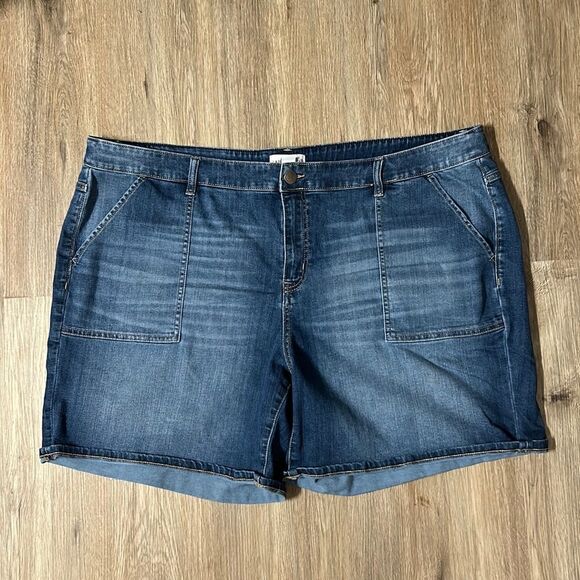 LANE BRYANT Mid-Rise Girlfriend Jean Shorts - Picture 1 of 6